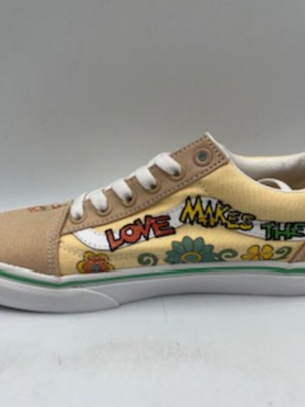 NEW Vans Sesame Street collab sneakers Women’s size 5.5 Embroidered Beige shoes - Picture 4 of 9